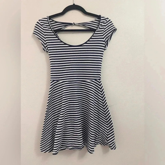 2 for $15 Women’s American Eagle Navy and White Stripe Open - Picture 2 of 5